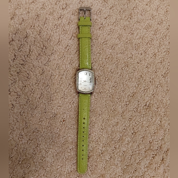 Green AVON Wristwatch - Picture 2 of 7